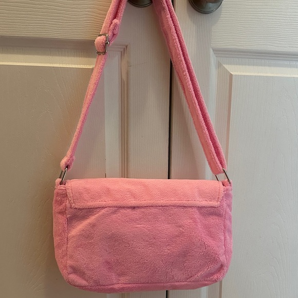 Chanel Precision Fuzzy Pink and White CC Logo
Crossbody Shoulder Bag New. - Picture 2 of 8